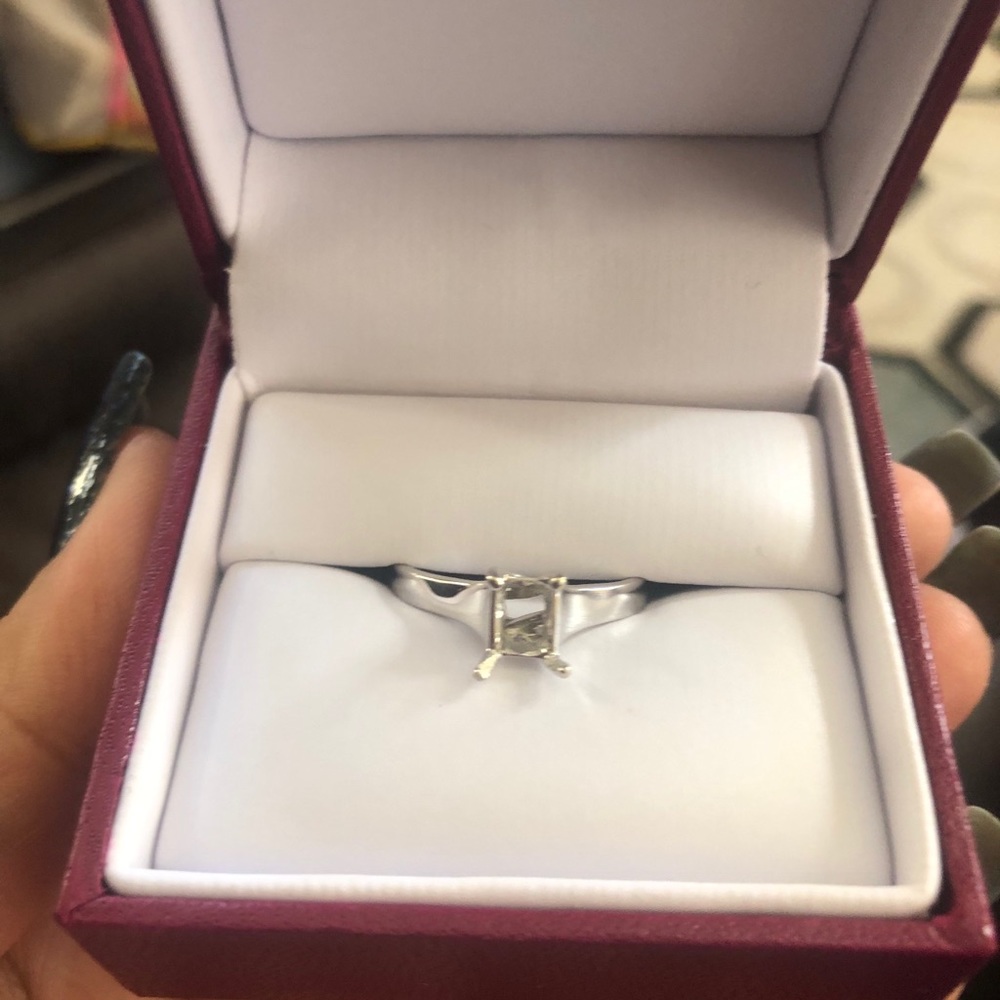 White gold ring and mounting